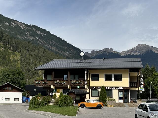 Rund 150.000 Euro hat das neue Dach des Gemeindeamts gekostet.