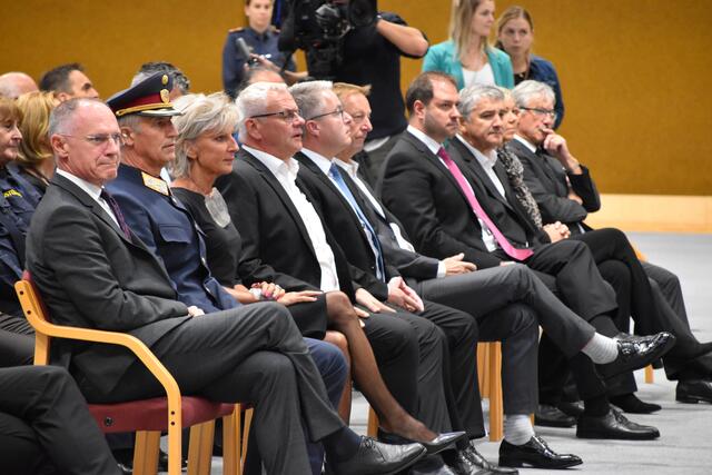 Ranghohe Polizeibedienstete und Vertreter der Politik nahmen an der Angelobung teil.  | Foto: Stefan Schneider