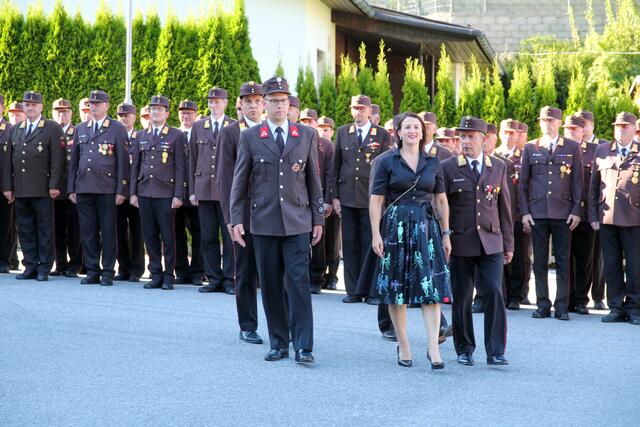 Abschreiten der Front beim landesüblichen Empfang mit der Schützenkompanie Sellrain und der Musikkapelle Sellrain. | Foto: Fotos: LFV/Florian Jäger