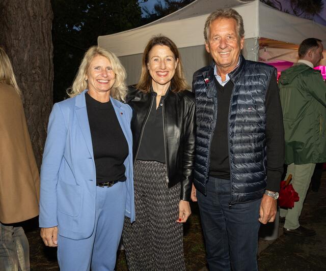 v.l.n.r.  LAAbg. Iris Zangerl-Walser, Kettenbrücke Geschäftsführerin und Verwaltungsdirektorin Mag. Annette Leja, AK-Präsident Erwin Zangerl | Foto: Zimmermann/Streiter