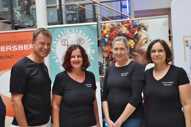 Herbert Winterleitner, Sigrid Wirwoll, Doris Peitler, und Evelyn Kriegl von Soziale Projekte Steiermark organisierten den Inklusionstag in der ShoppingCity Seiersberg. | Foto: Edith Ertl