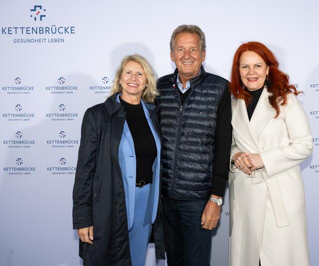 v.l.n.r. LAAbg. Iris Zangerl-Walser, AK-Präsident Erwin Zangerl, Landesrätin MMag. Dr. Cornelia Hagele | Foto: Zimmermann/Streiter