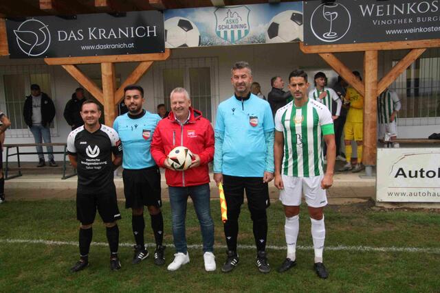 SPÖ-Nationalratskandidat Jürgen Schabhüttl spendete den Matchball und führte die beiden Mannschaften Schlaining und Wiesfleck auf das Spielfeld zum Ankick.