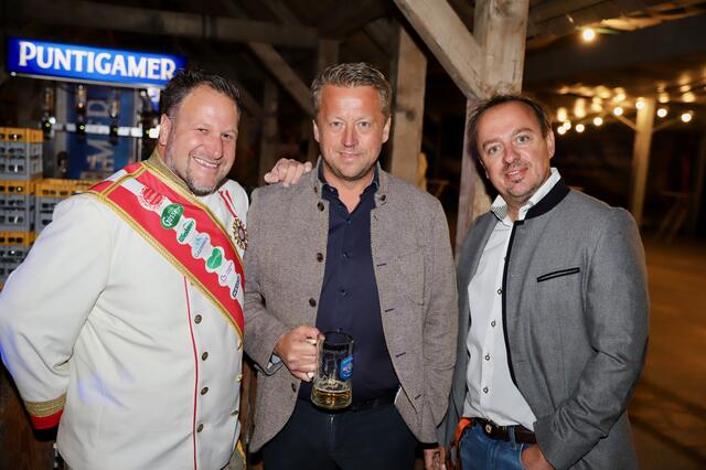 Der "Wiesen-Kaiser" Johann Pittermann, Stefan Jagerhofer (Eurogast Interex) und Oktoberfest-Chef Markus Pfeifer (v.l.). | Foto: Alfred Mayer
