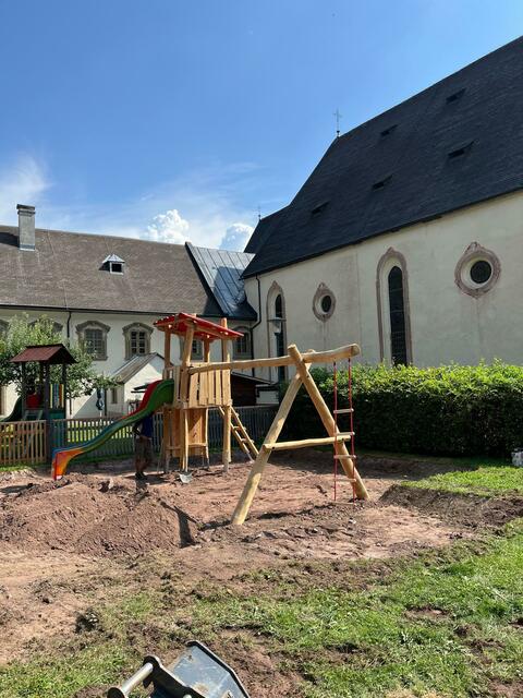 Der Kinderspielplatz bei der Kirche in Kötschach.  | Foto: Marktgemeinde Kötschach-Mauthen
