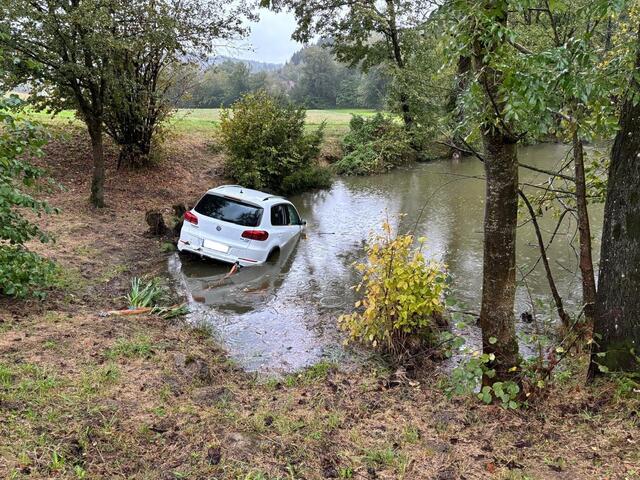 44+ Auto In Teich, Kilometerweit fährt ein offenbar betrunkener mann