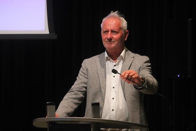 Harald Enzenberger (Vorstand des TC Weiz Raiffeisen) sprach die einführenden Worte bei der Jubiläumsfeier. | Foto: MeinBezirk/Hofmüller