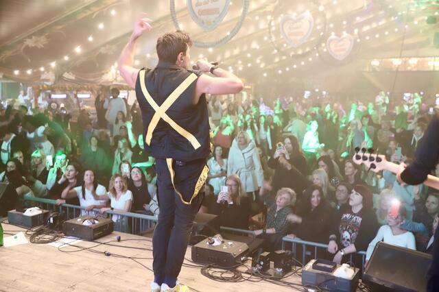 Alexander Eder sorgte mit seiner Band für beste Stimmung. | Foto: Alfred Mayer