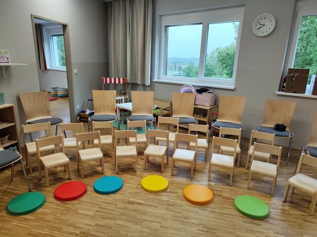 Moderne Möbel und bunte Pölster sorgen für gute Laune. | Foto: Birgit Lichtenberger