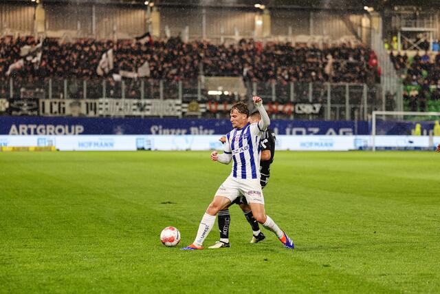 Die Blau-Weißen warem im Derby um einen Schritt voraus. | Foto: Reischl