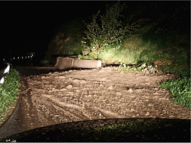 Kleinere Murenabgänge im Raum Hallein durch die andauernden Regenfälle. | Foto: Freiwillige Feuerwehr Hallein