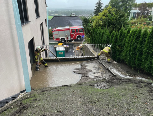 Regenhochburg Elsbethen: Hangsicherung und Keller auspumpen. | Foto: FF Elsbethen