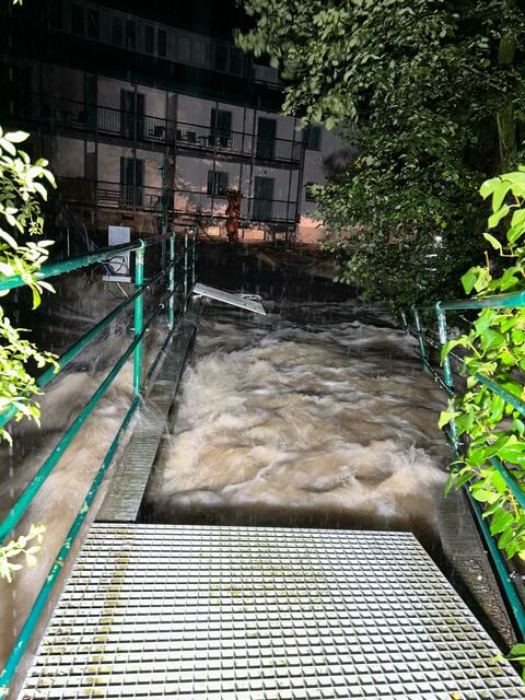 Wassermassen bei der Sturmmühle in der Nacht auf Sonntag. | Foto: Florian Grillenberger