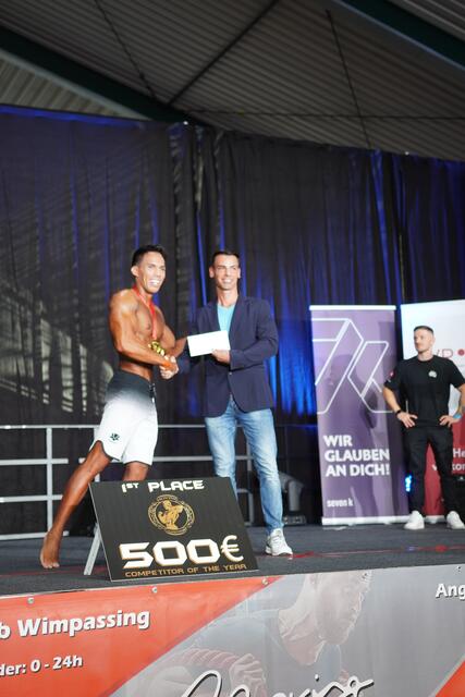 Auf die Klassensieger des Bodybuildingwettkampfs wartete ein Siegesscheck von 500€. 
