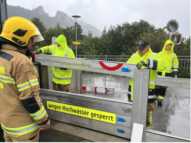 Bereits am Samstagvormittag wurde die diensthabende Bereitschaft 1 zu Auspumparbeiten im Ortsteil Rehhof alarmiert. | Foto: Freiwillige Feuerwehr Hallein