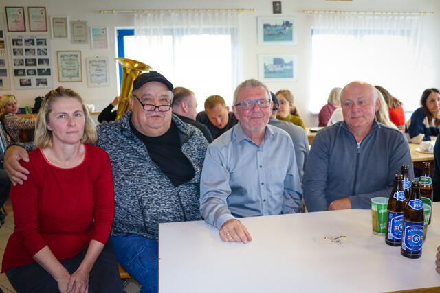 Die spontane Entscheidung, den Kirtag von Sieggraben in die Kantine zu verlegen, erwies sich als kluge Maßnahme. Dadurch konnte das Event unter sicheren Bedingungen fortgesetzt werden, ohne dass die Gäste auf die geplante Festlichkeit verzichten mussten.  | Foto: Alejandra Ortiz