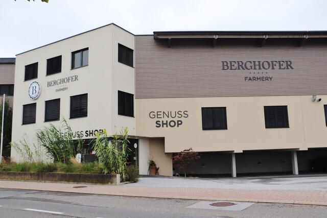 Im Erdgeschoß der Berghofer Farmery befindet sich der Genuss-Shop mit bäuerlichen Produktion aus der Region. | Foto: Edith Ertl