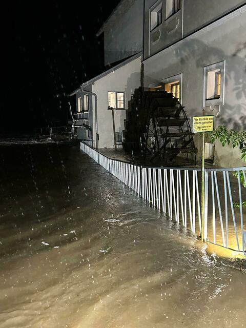 Wassermassen bei der Sturmmühle in der Nacht auf Sonntag. | Foto: Florian Grillenberger