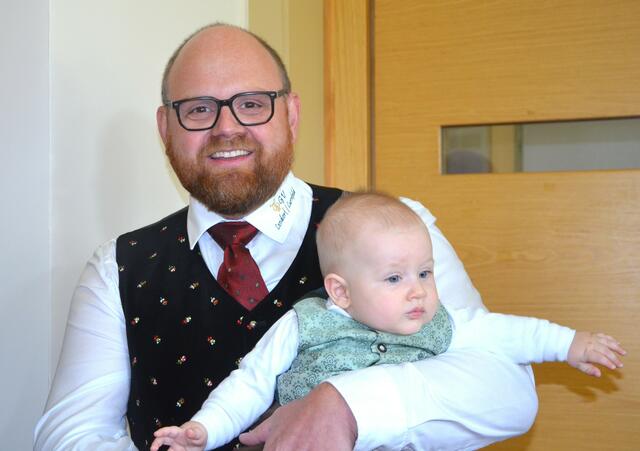 Simon Pleschberger mit Patenkind Johann