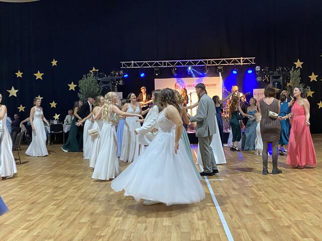 Die Tanzfläche war voll | Foto: Gesa Buzanich