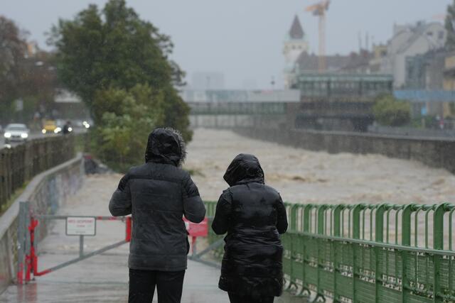 Die Situation beim Wienfluss ist kritisch. | Foto: GEORG HOCHMUTH / APA / picturedesk.com 