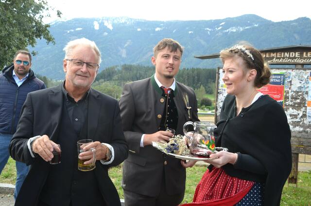 Pfarrer Ernst Windbichler mit dem Zechmeisterpaar