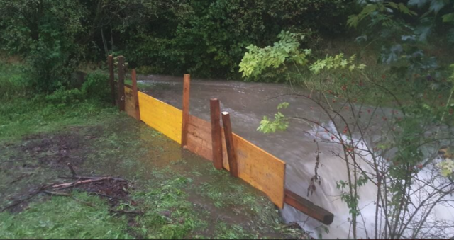 Provisorische Hochwassersperre in Elsbethen | Foto: FF Elsbethen