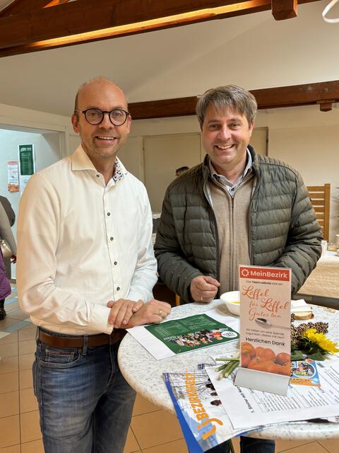 Beim Suppen löffeln für den guten Zweck: LAbg. Gerald Holler (r.) und Bürgermeister Christoph Zirngast (Großklein) | Foto: RMA/Fischer/Gady