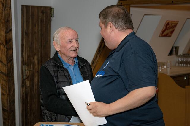 Zwei Legenden des Fußballs in Kematen: Arno  Bucher und dessen Vorgänger Franz Cirolini | Foto: Paul Weber