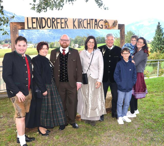 Philipp Schober, Daniela Lerchbaumer, Simon Pleschberger, Marika Lagger-Pöllinger, Peter Kaiser, Sara Schaar mit ihren Neffen Leandro und Valentino Lichtner