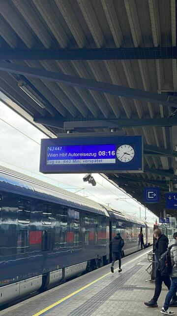 Ein Autoreisezug zum Wiener Hauptbahnhof hatte von Wiener Neustadt aus sage und schreibe 440 Minuten Verspätung. | Foto: privat