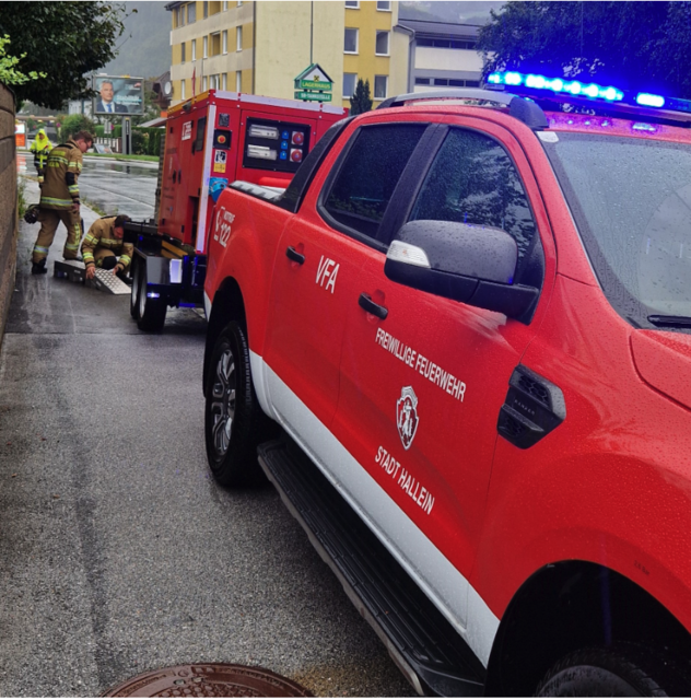 Eingesetzte Kräfte der FF Hallein: KDOFA I, KDOA II, RLFA 2000, LFA, VFA, Ausgerückte Mannschaft: 23, Einsatzleiter: BI Thomas Krispler  | Foto: Freiwillige Feuerwehr Hallein