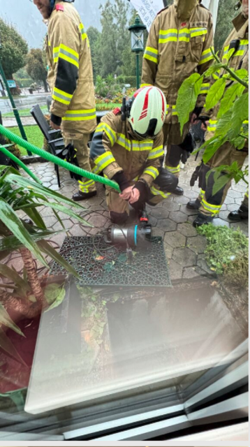 FF St. Gilgen im Pumpeinsatz. | Foto: FF St. Gilgen