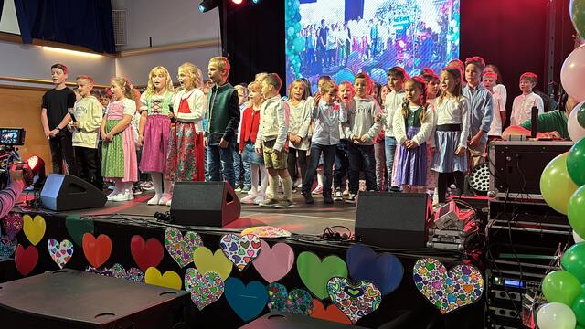 Großer Auftritt, die Kinder der Schüler der VS St. Johann im Saggautal | Foto: RMA/Fischer/Gady
