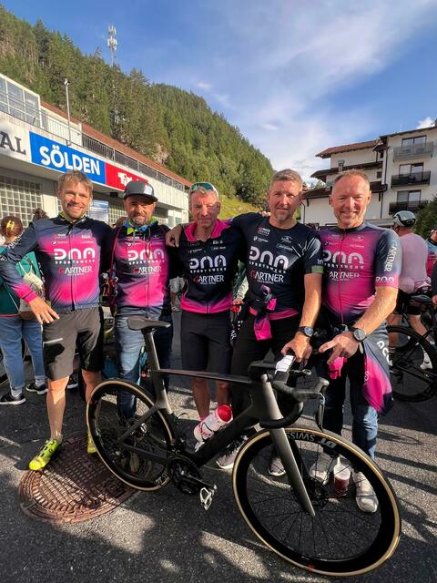 Fünf Sarleinsbacher Biker fuhren bei dem Marathon mit.  | Foto:  DNA – Gartner Cycing Team