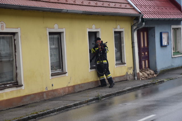 Evakuierung der Anrainer in Pottenstein | Foto: Thomas Lenger, Monatrevue