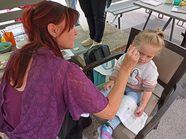 Kleine und Große freuten sich über das Kinderschminken. | Foto: Anita Empl