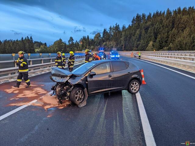 Verkehrsunfall auf der A2-Südautobahn bei Modriach mit einer verletzten Person | Foto: FF Ligist