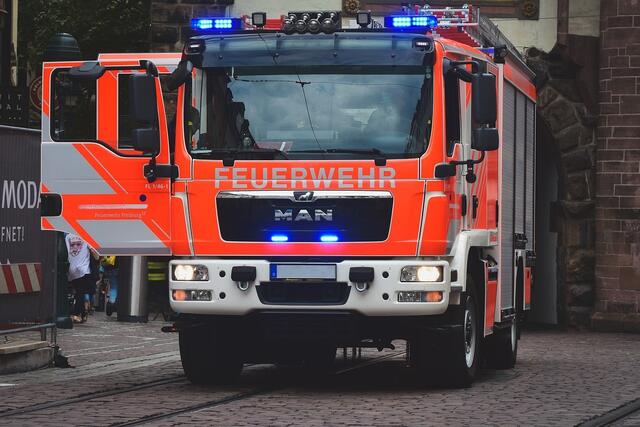 (Symbolbild) Lehrkräfte und Verwaltungspersonal, welche, beispielsweise, bei der Freiwilligen Feuerwehr im Einsatz sind, sind ebenfalls entschuldigt.  | Foto: Pixabay