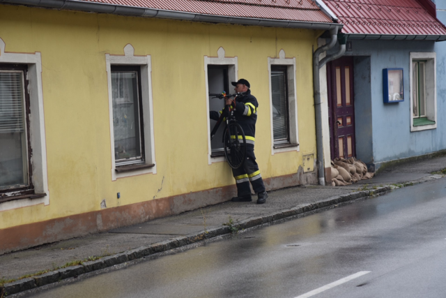 Evakuierung der Anrainer in Pottenstein | Foto: Thomas Lenger, Monatrevue