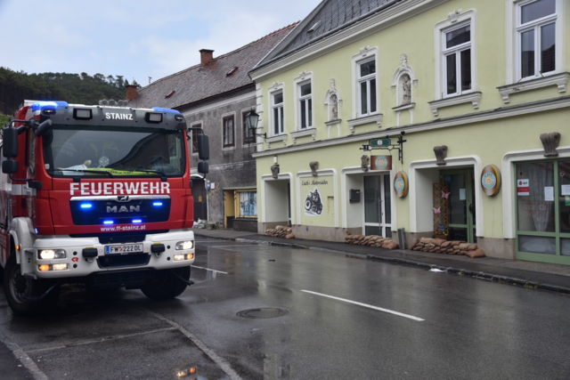 Evakuierung der Anrainer in Pottenstein | Foto: Thomas Lenger, Monatrevue