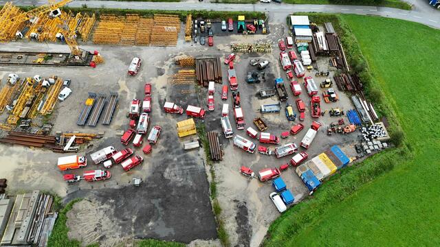 Die zwei Feuerwehr-Katastrophenhilfszüge brachen heute, Montagmittag, aus Kufstein in Richtung Niederösterreich auf. | Foto:  Landesfeuerwehrverband Tirol/Berchtold