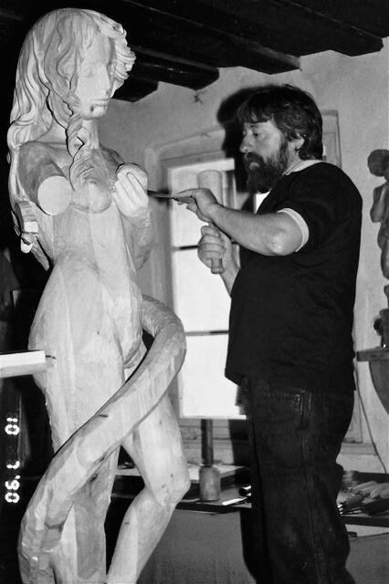 Rudi Hirt schuf 1990 als Auftragswerk Eva. (Wer sein Modell war, hat er seinem Freund und Fotografen nie verraten).