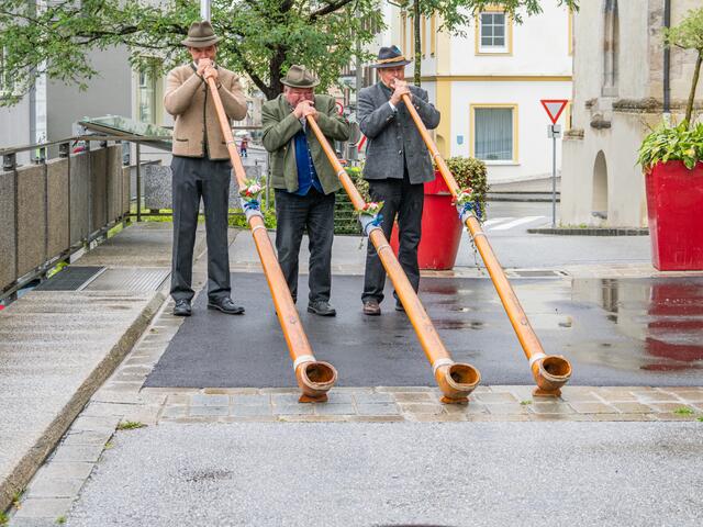 Musikalisch umrahmt wurde der Festakt sowie die Heilige Messe von den Lungauer Blasmusikanten sowie den St. Michaeler Alphornbläsern. | Foto: Land Salzburg/Neumayr/Hölzl