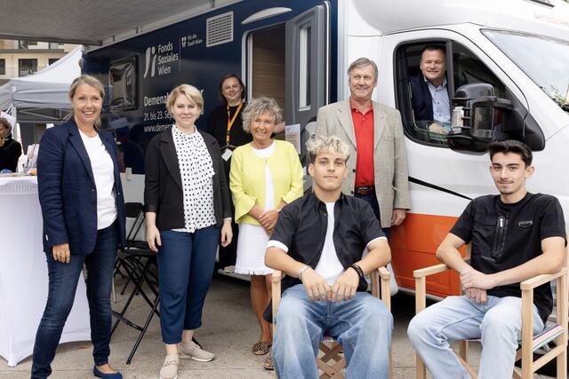 Auf das Vergessen aufmerksam machen: diese Aufgabe kommt dem Demenzbus des Fonds Soziales Wien zu, der diese Tage wieder auf den Straßen Wiens unterwegs ist. | Foto: FSW