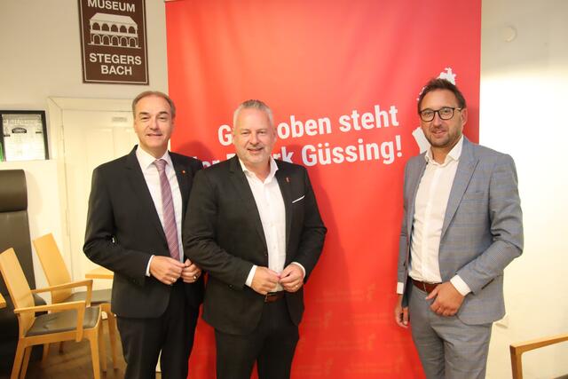 Gesundheit und Pflege als Wahlkampfthema: Soziallandesrat Leonhard Schneemann, Nationalratskandidat Jürgen Schabhüttl und SPÖ-Bezirksvorsitzender Jürgen Dolesch (von links). | Foto: Martin Wurglits