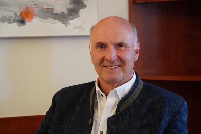 Bürgermeister Hans Ganitzer gibt einen Einblick in die Geschehnisse im Großarltal. | Foto: Nicole Hettegger