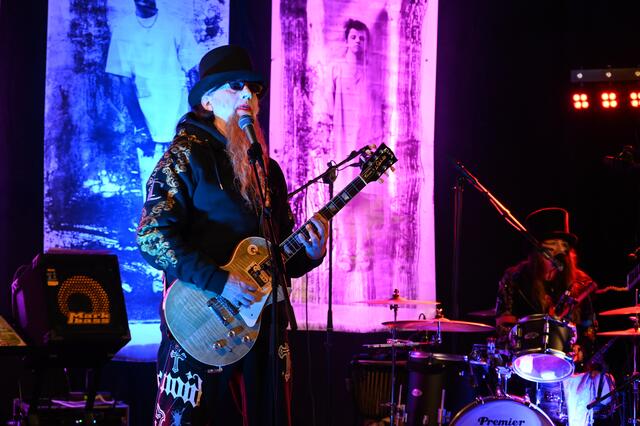 Die Bands „Herrbart &amp; Fraulicht“ und „mp4.live*“ sorgten im Jungmeierhof für Stimmung. | Foto: Philipp Jachs, Institut Hartheim