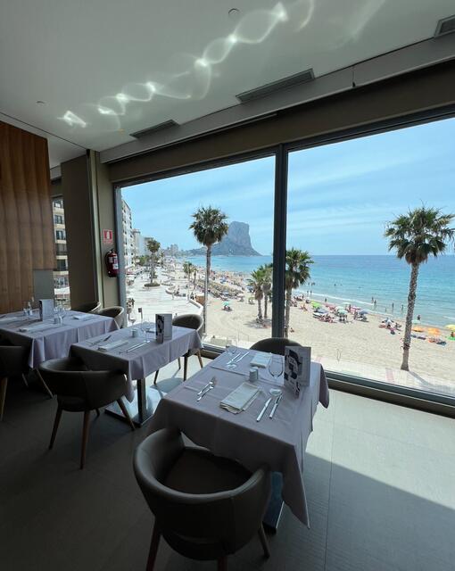 Speisesaal mit Aussicht im Hotel Sol y Mar in Calpe in Südspanien.      Foto: Lea Foidl