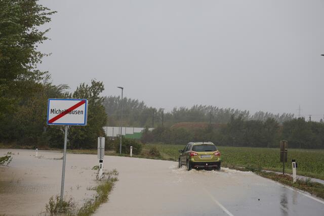 Die Wassermassen.  | Foto: BFKDO Tulln